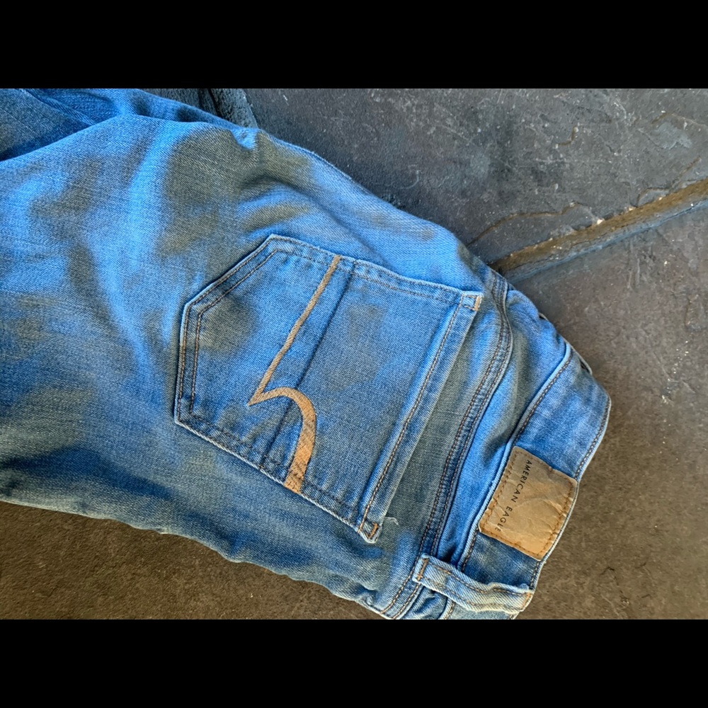American eagle low rise medium wash jeans